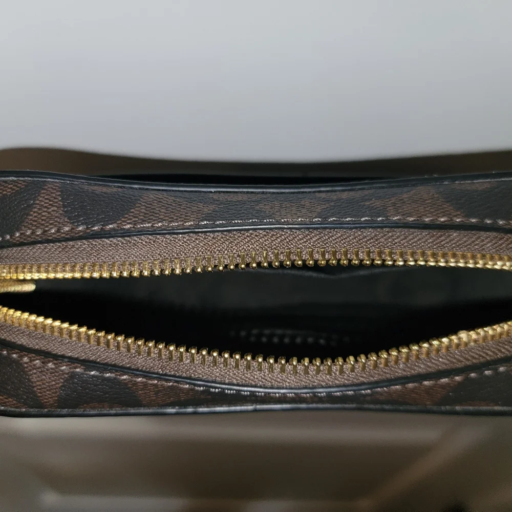 Coach New York Small Camera Bag in Signature Canvas - Picture 3 of 3